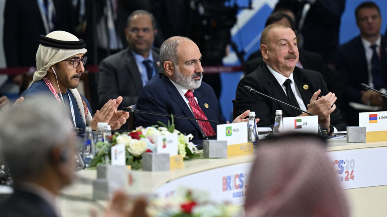 BRICS Zirvesi'nde Aliyev ve Paşinyan'dan samimi diyalog - 1. Resim
