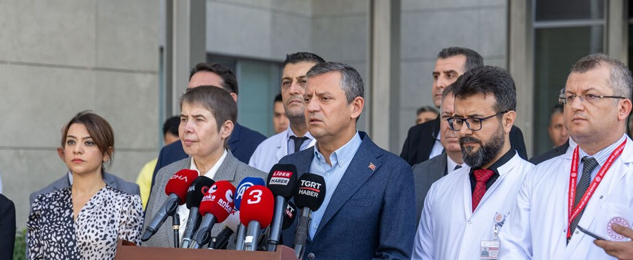 CHP lideri Özgür Özel'den şehit cenazelerinde birlik ve beraberlik mesajı: Teslim olmayacağız - 1. Resim