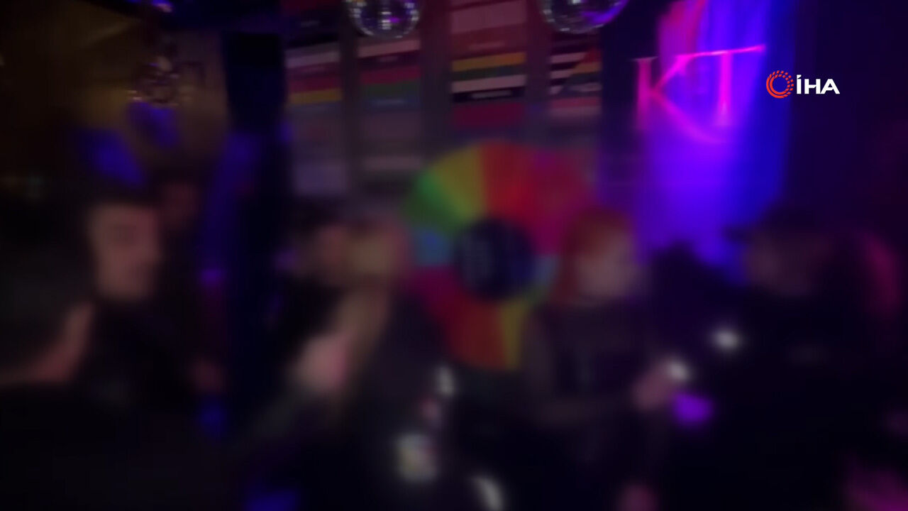 İstanbul'da sapkın parti! 250 TL karşılığında kafesteki 'kadın köle' kırbaçlıyorlardı - 3. Resim