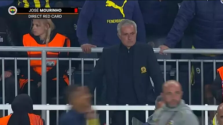 Jose Mourinho'ya kırmızı kart şoku! Fenerbahçe - Manchester United maçında olay - 1. Resim