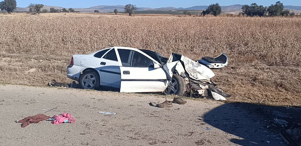 Okul servisiyle otomobil çarpıştı! 3 kişi hayatını kaybetti - 1. Resim