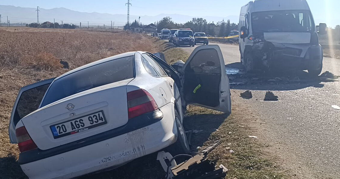 Okul servisiyle otomobil çarpıştı! 3 kişi hayatını kaybetti - 2. Resim