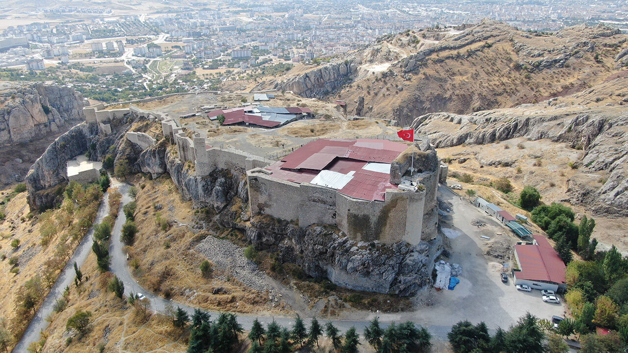 Pisa Kulesi'nden daha eğri! UNESCO listesindeki tarihi Harput Mahallesi depremlere rağmen ayakta - 8. Resim