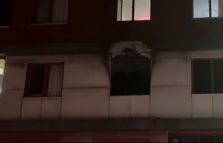 Sultangazi'de 4 katlı binada yangın! Mahsur kalanlar oldu - 1. Resim