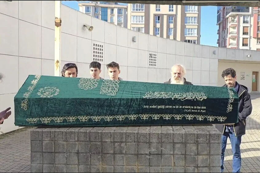 Tekin Temel'e veda! Cenazeye katılan oğlunun bakışları yürek yaktı - 2. Resim