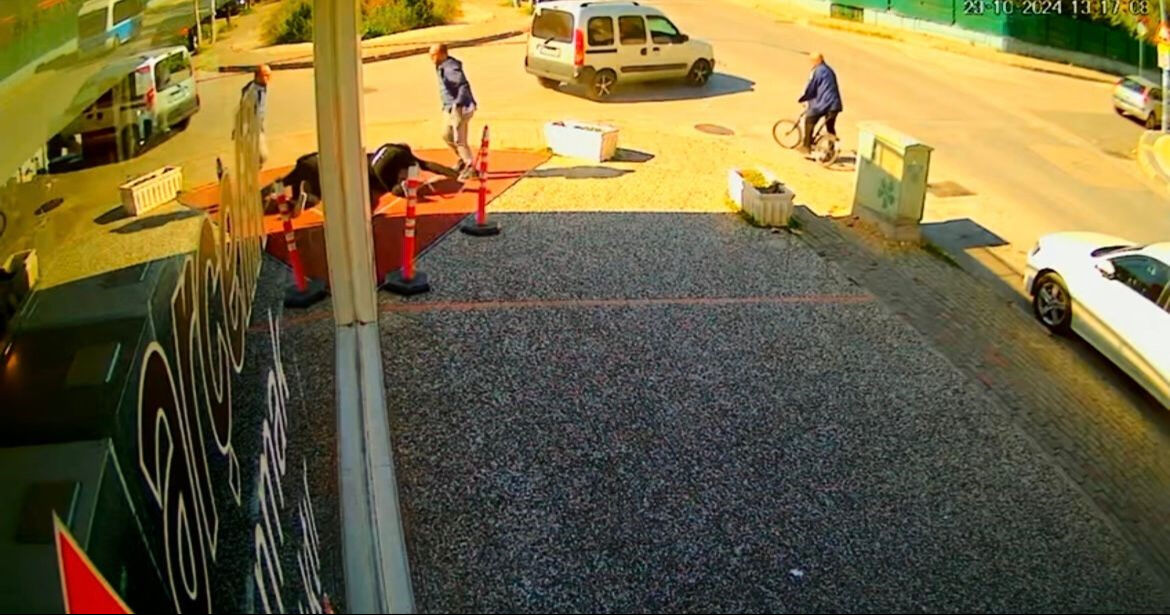 Trafikte facia olay: Ayağını gazda unutmuş - 2. Resim