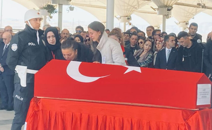 Türkiye TUSAŞ şehitlerine veda etti! 2 kız çocuğu yetim kaldı, birinin doğum günüydü... Türkiye TUSAŞ şehitlerine veda etti! 2 kız çocuğu yetim kaldı, birinin doğum günüydü... - 7. Resim