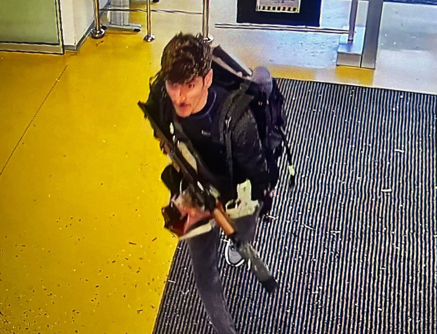 TUSAŞ saldırısı sonrası güvenlik zirvesinde net mesaj! 'Teröristan' kurulmasına asla müsaade edilmeyecek TUSAŞ saldırısını düzenleyen teröristin, PKK terör örgütü üyesi Rojger kod adlı Ali Örek olduğu tespit edildi - 1. Resim