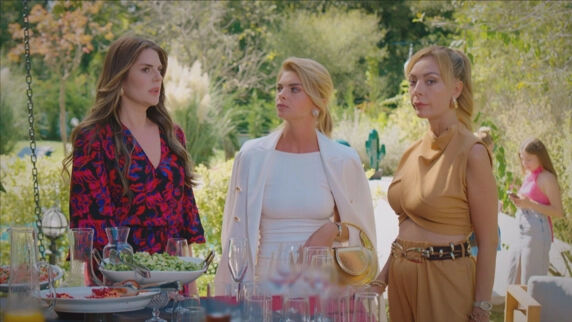 Başrolleri Ayça Bingöl, Ceren Moray ve Cansu Tosun paylaşıyor! Kirli Sepeti final mi?  - 3. Resim