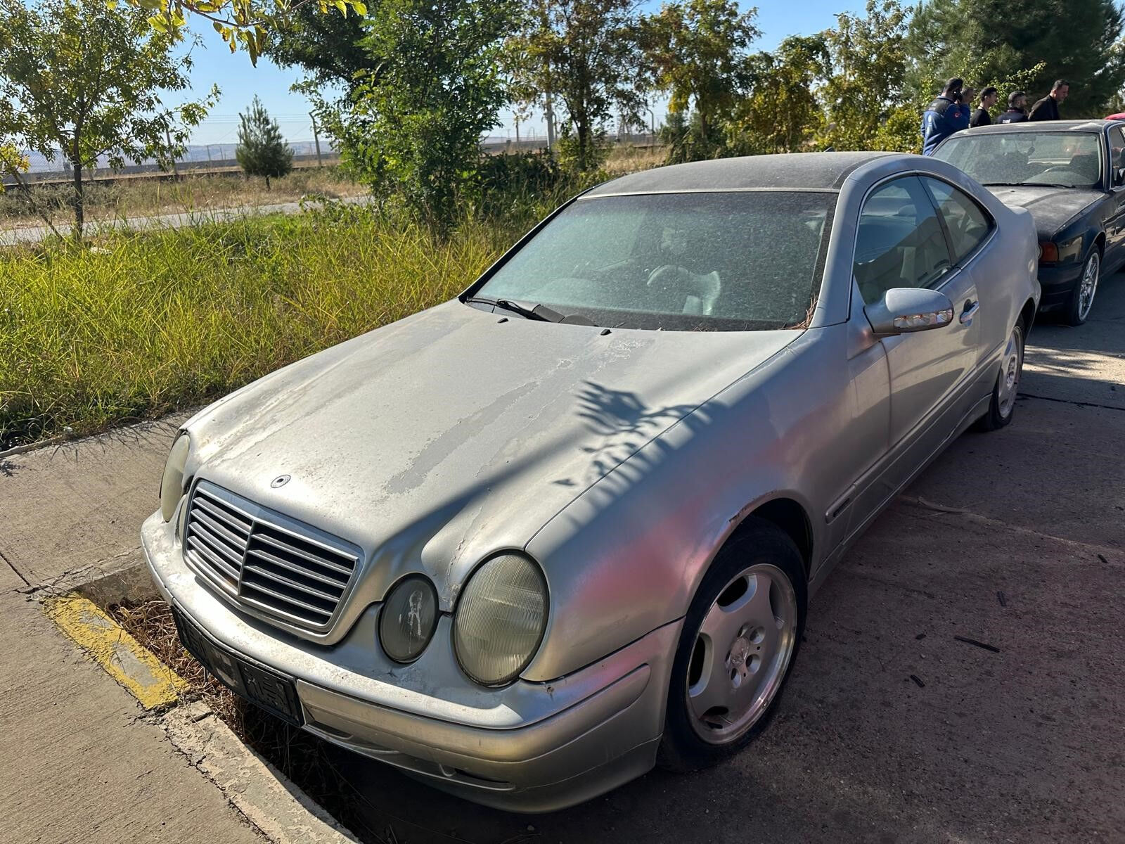 Havalimanında unutulan lüks otomobiller gümrüğe gönderildi - 1. Resim