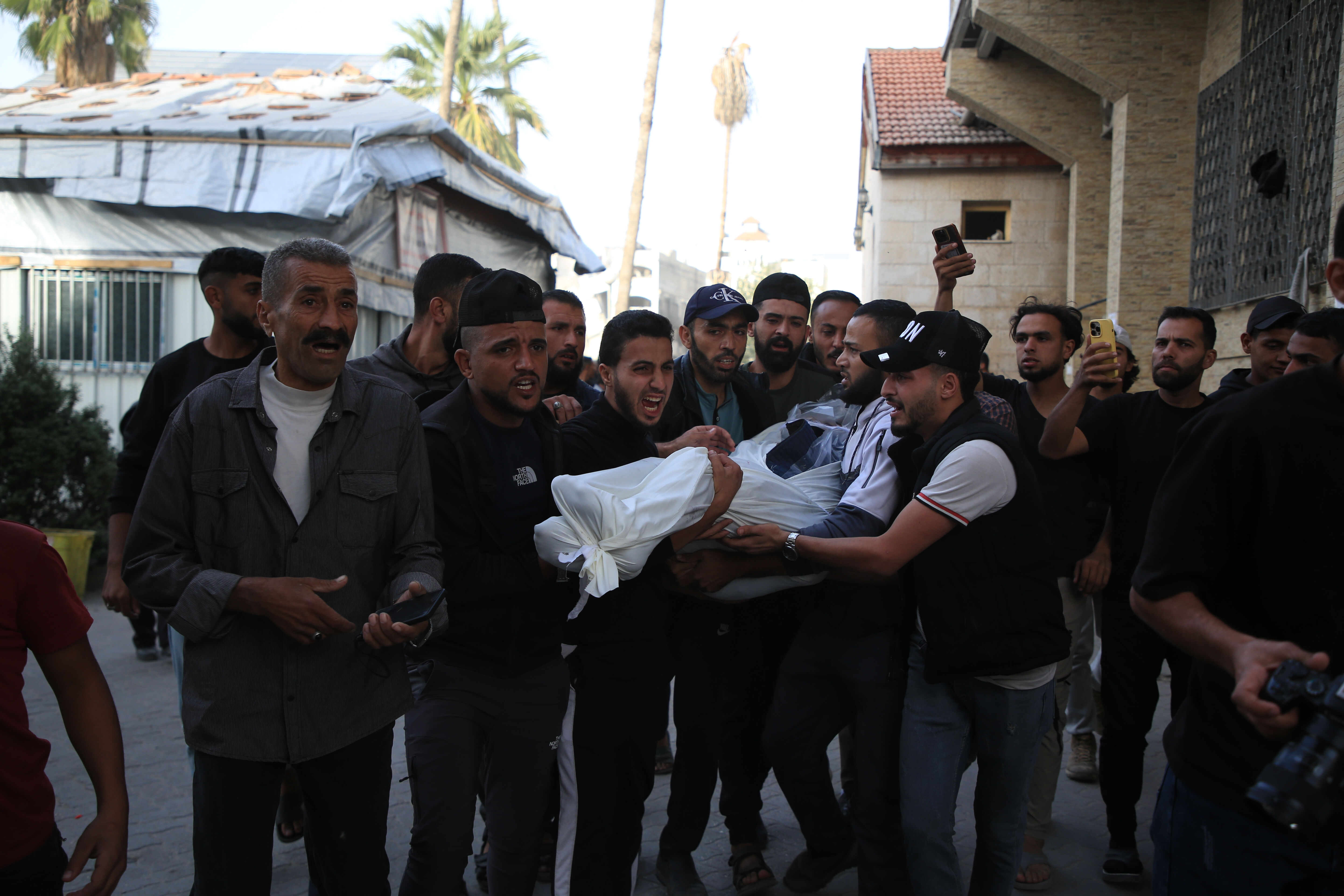 İsrail Gazze'de yardım ekibini hedef aldı! Dronlu saldırıda 12 sivil öldü - 1. Resim