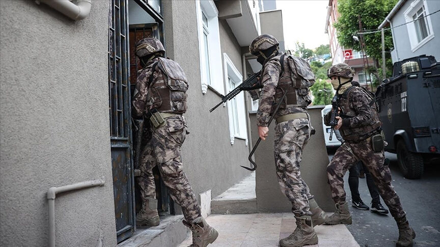 İstanbul'da sokak olayları çıkarmak için fırsat kollayan 35 PKK'lı yakalandı İstanbul'da sokak olayları çıkarmak için fırsat kollayan 35 PKK'lı yakalandı - 2. Resim