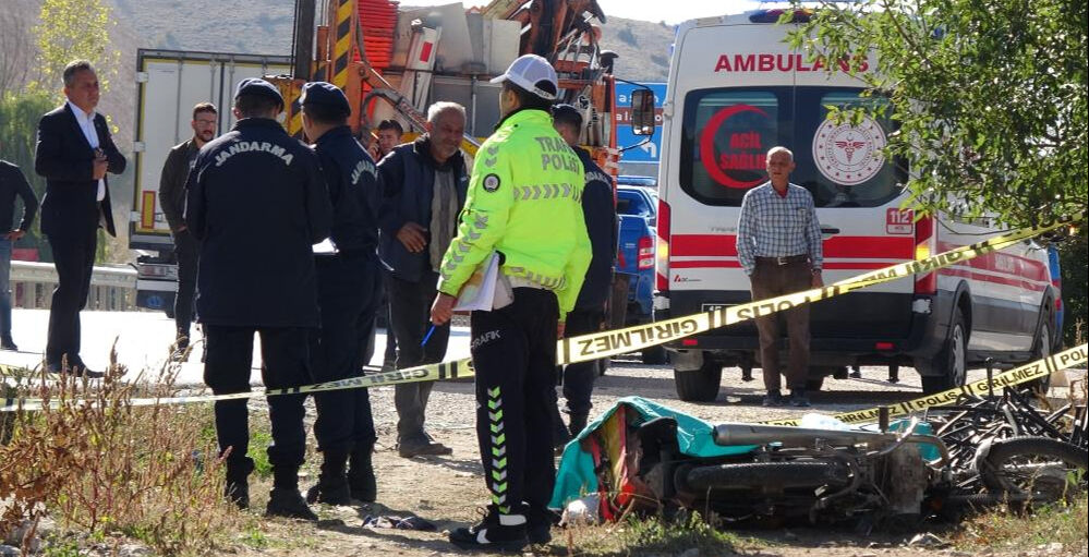 Kediye çarptıktan sonra şarampole yuvarlanan motosiklet sürücüsü öldü! Cansız bedeni saatler sonra bulundu Kediye çarptıktan sonra şarampole yuvarlanan motosiklet sürücüsü öldü! Cansız bedeni saatler sonra bulundu - 3. Resim