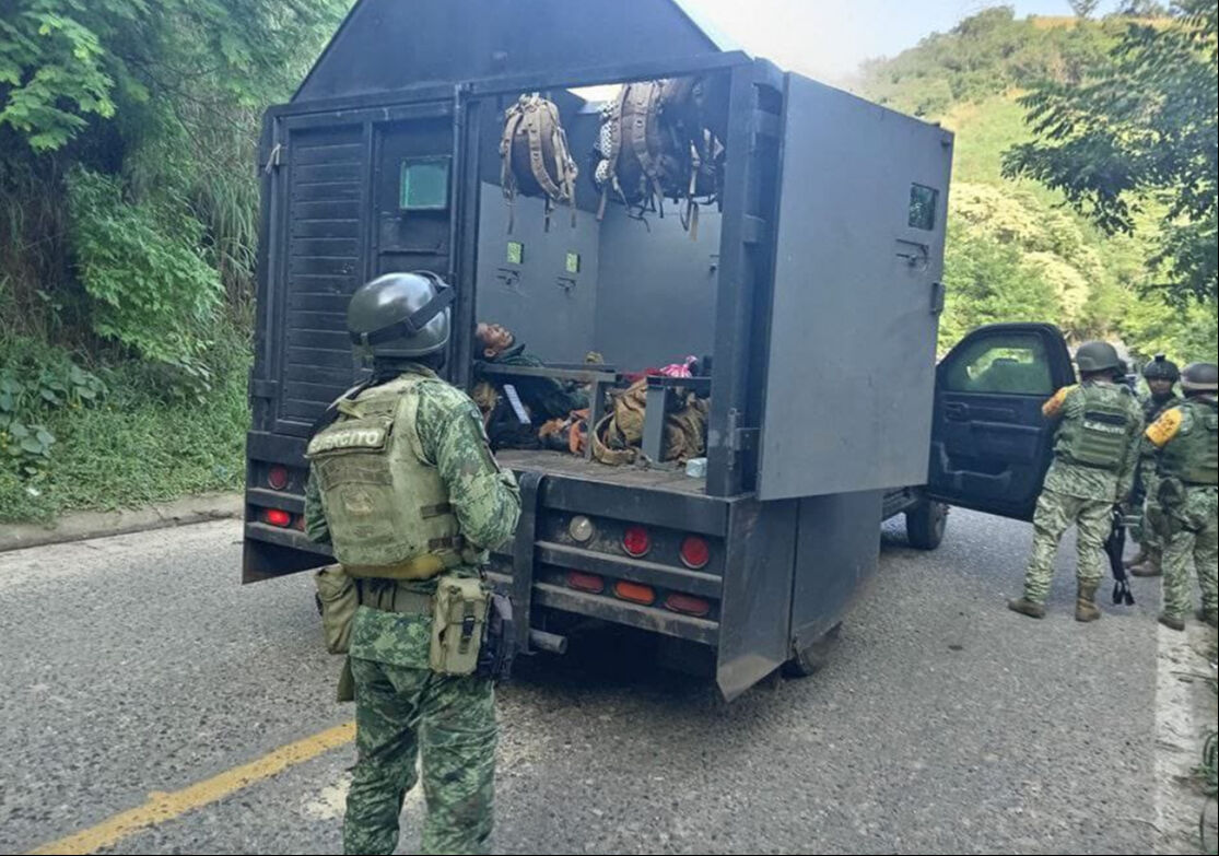 Meksika'daki kartel savaşına polis müdahale etti! Her yer ceset doldu Meksika'daki kartel savaşına polis müdahale etti! Her yer ceset doldu - 4. Resim