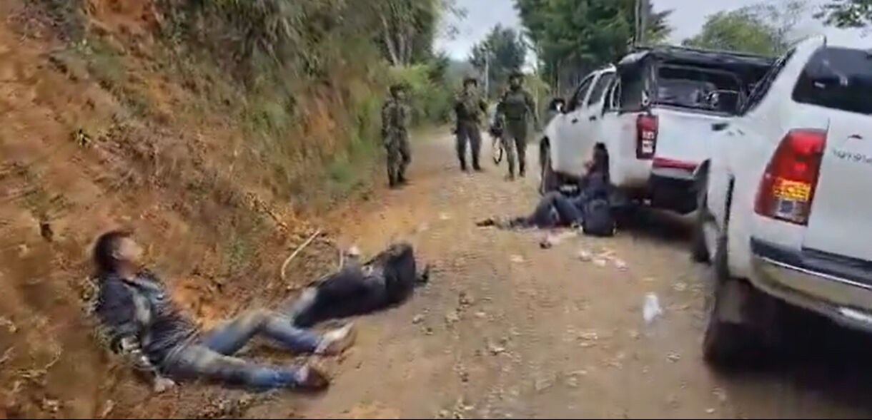 Meksika'daki kartel savaşına polis müdahale etti! Her yer ceset doldu Meksika'daki kartel savaşına polis müdahale etti! Her yer ceset doldu - 6. Resim