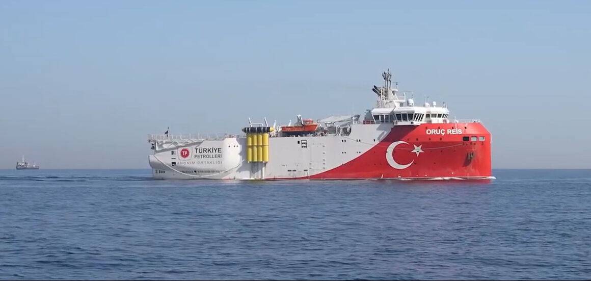 Oruç Reis gemisi yeni görevi için Somali'ye ulaştı! 3 deniz yetki alanında petrol ve doğal gaz arayacak Oruç Reis gemisi yeni görevi için Somali'ye ulaştı! 3 deniz yetki alanında petrol ve doğal gaz arayacak - 2. Resim