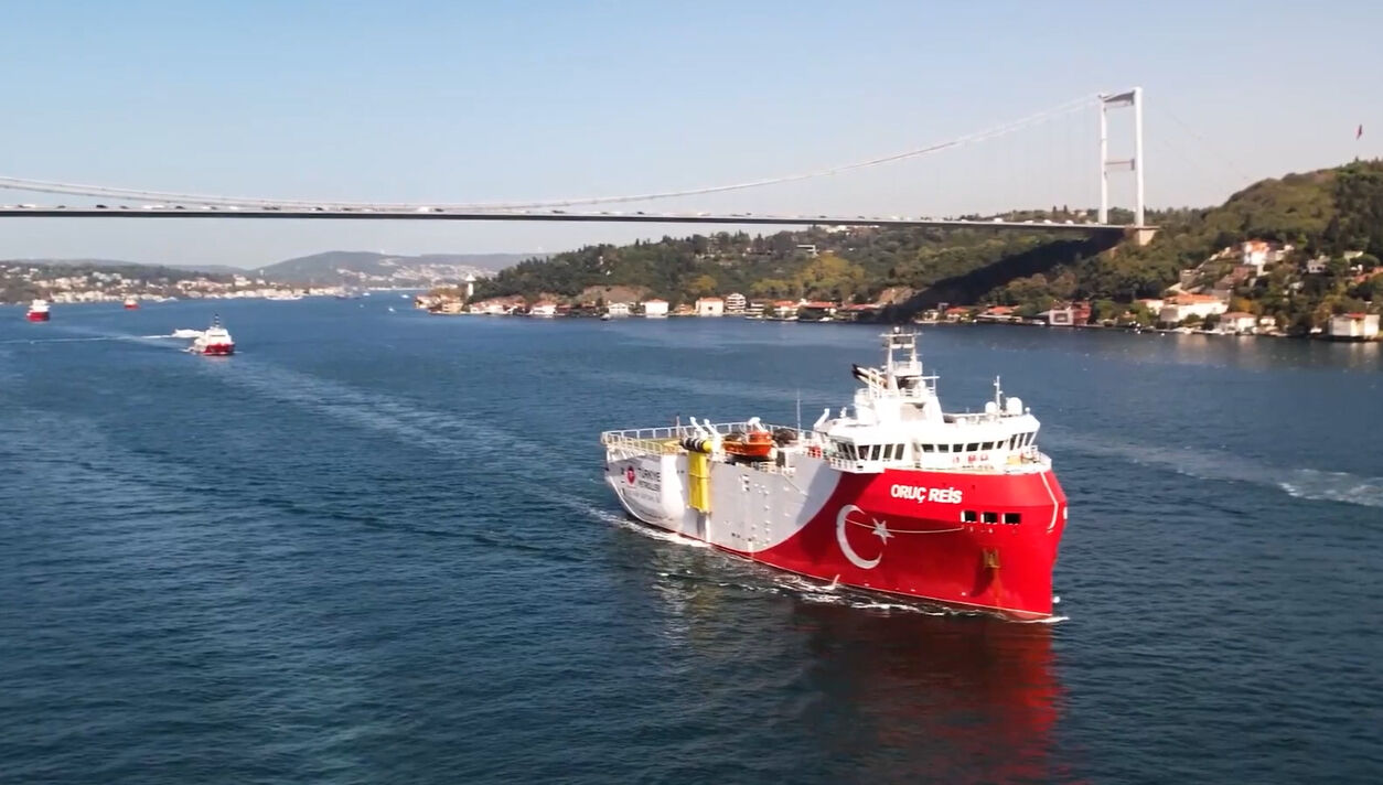 Oruç Reis gemisi yeni görevi için Somali'ye ulaştı! 3 deniz yetki alanında petrol ve doğal gaz arayacak Oruç Reis gemisi yeni görevi için Somali'ye ulaştı! 3 deniz yetki alanında petrol ve doğal gaz arayacak - 1. Resim