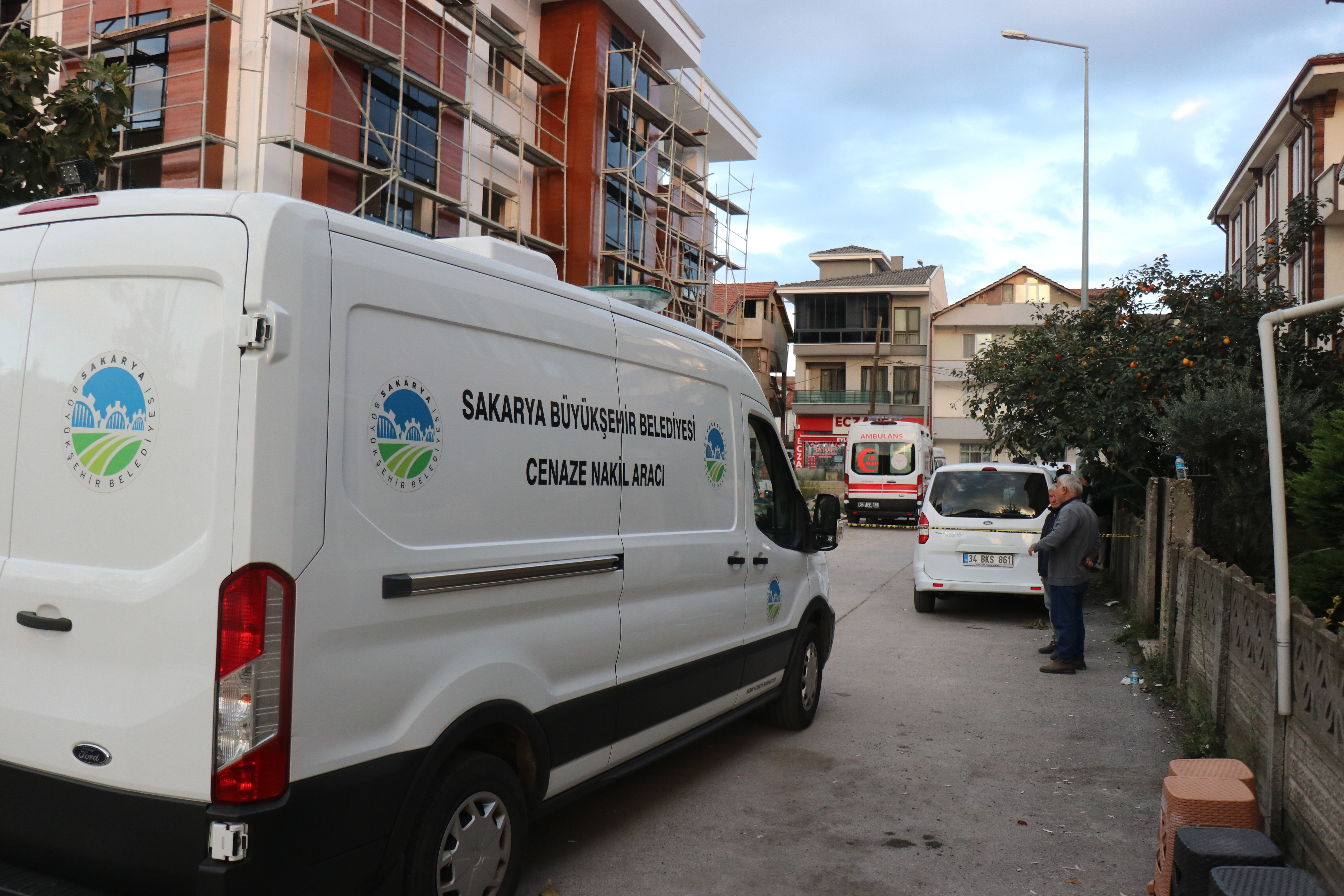 Sakarya'da feci olay! Asansör inşaat işçilerinin üzerine düştü, ölüler var Sakarya'da feci olay! Asansör inşaat işçilerinin üzerine düştü, ölüler var - 2. Resim