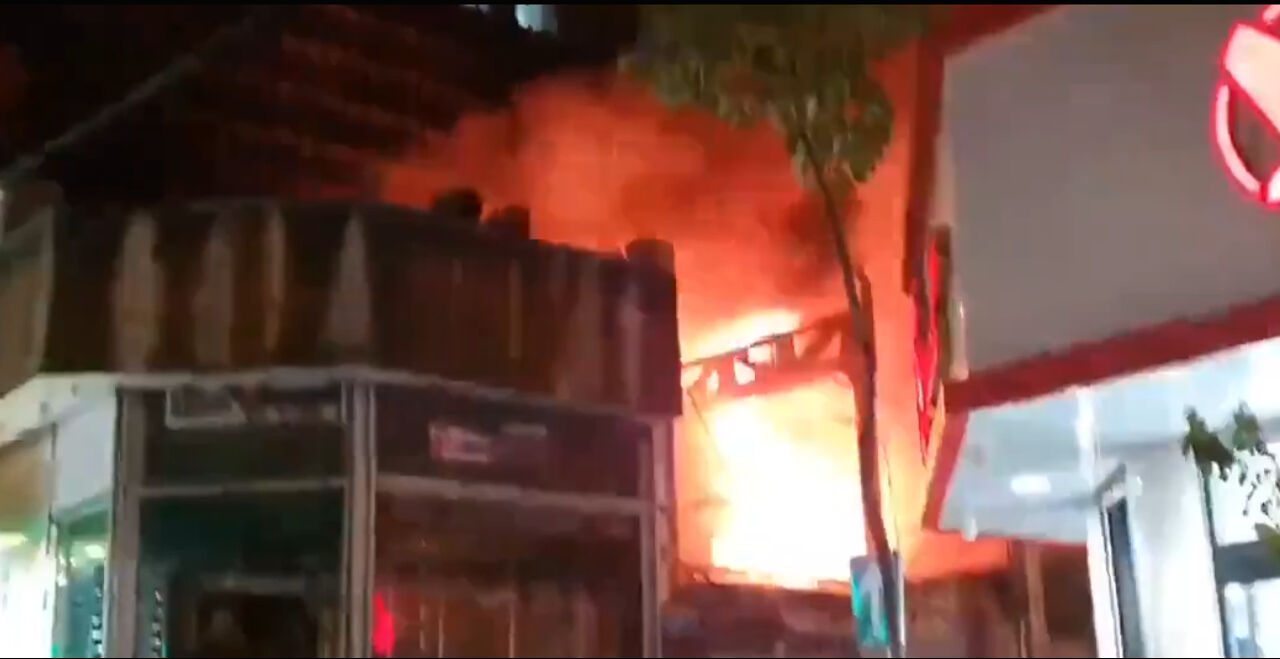 Tahran'da İran Savunma Bakanlığı binasında patlama - 2. Resim