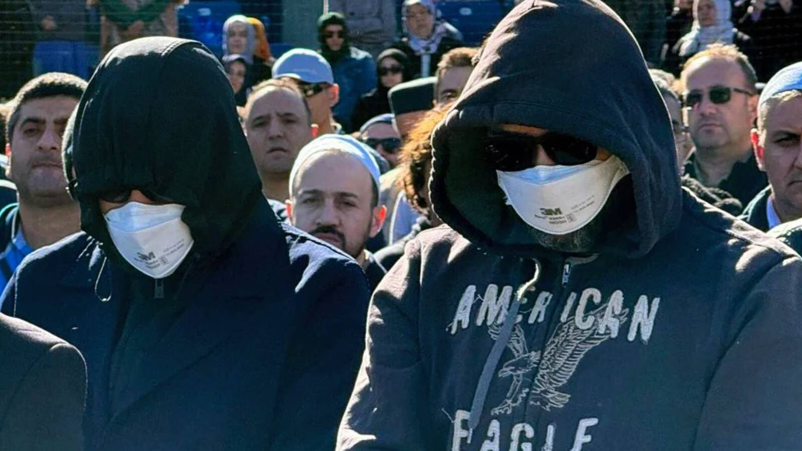 Başlarına 20 milyon TL ödül konulmuştu! Kırmızı listedeki hainler, FETÖ elebaşı Fetullah Gülen'in cenazesinden çıktı - 1. Resim