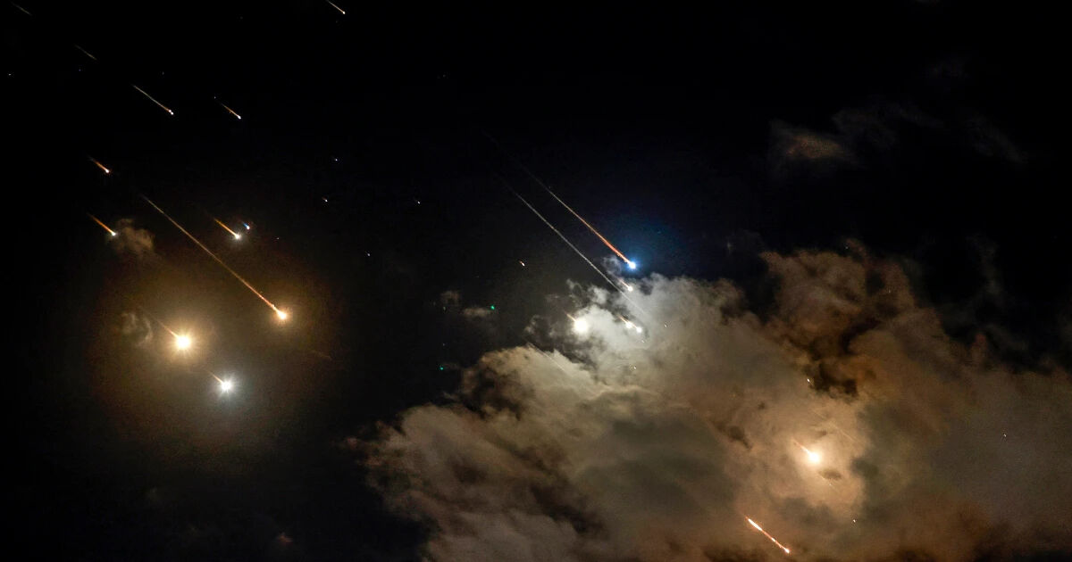 Hizbullah, İsrail'e roket yağdırdı! Lübnan'dan 80 roket ateşlendi - 1. Resim