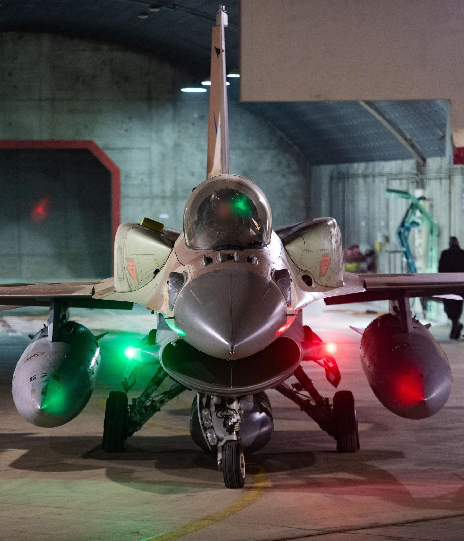 İran'ı vuran F-15 ve F-16 savaş uçaklarının görüntüleri ortaya çıktı İran'ı vuran F-15 ve F-16 savaş uçaklarının görüntüleri ortaya çıktı - 2. Resim