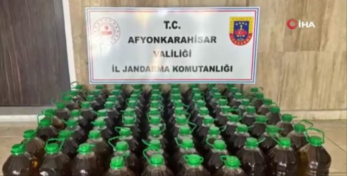 Mide bulandıran görüntüler: 75 TL'ye üretti, 250 TL'ye Afyon sucuğu diye sosyal medyadan sattı Mide bulandıran görüntüler: 75 TL'ye üretti, 250 TL'ye Afyon sucuğu diye sosyal medyadan sattı - 2. Resim