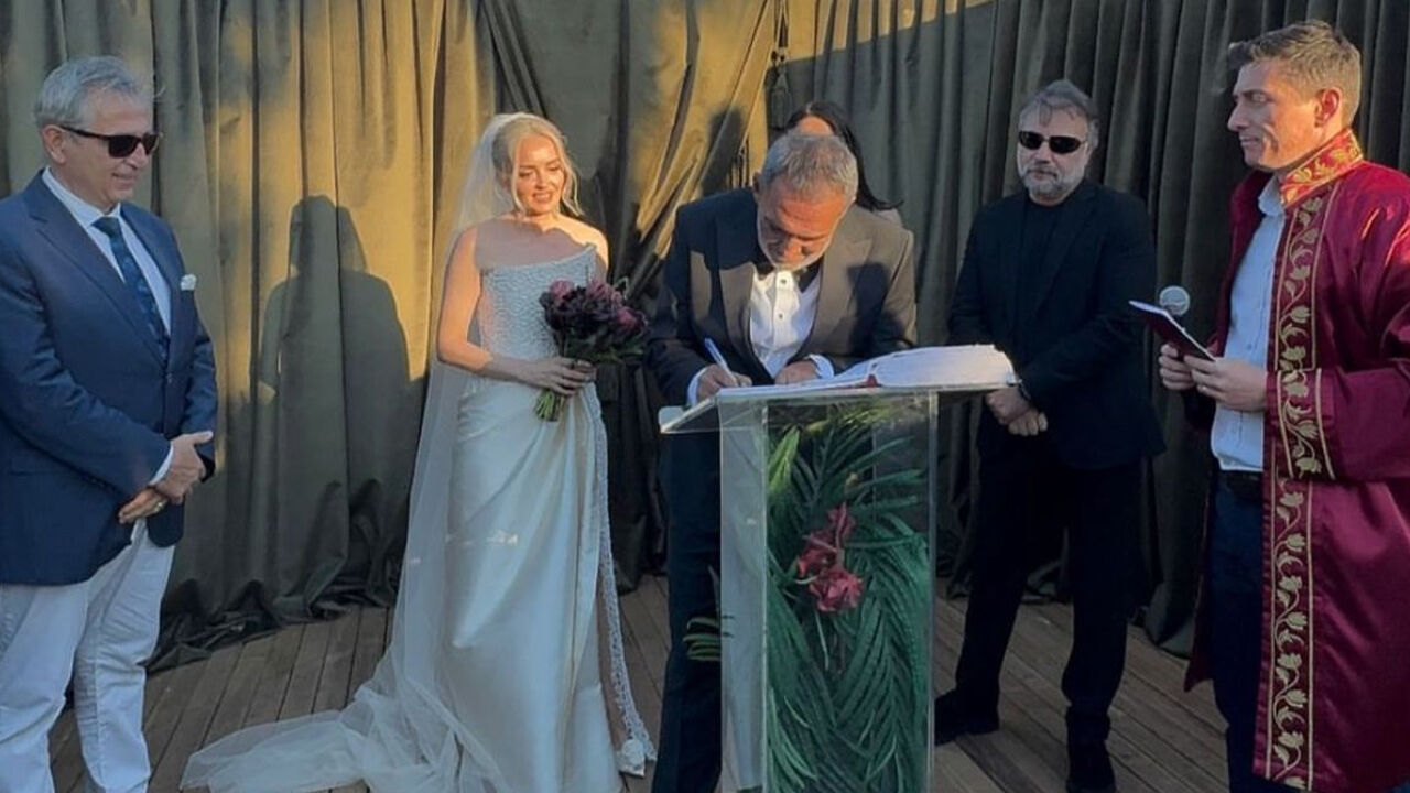 Yavuz Bingöl 5'inci kez 'evet' dedi! Nikaha babasının hediyesi damga vurdu Yavuz Bingöl 5'inci kez 'evet' dedi! Nikaha babasının hediyesi damga vurdu - 3. Resim