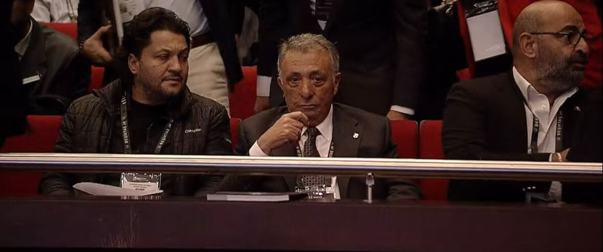 Ahmet Nur Çebi Beşiktaş kongresini karıştırdı! Yumruklar, sandalyeler havada uçtu - 3. Resim