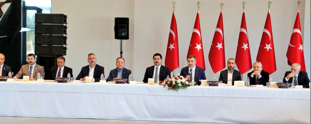 AK Parti ve DEM Partililer, Şanlıurfa'da Şenyaşar ailesi ve Yıldız ailesinin barış yemeğinde bir araya geldi AK Parti ve DEM Partililer, Şanlıurfa'da Şenyaşar ailesi ve Yıldız ailesinin barış yemeğinde bir araya geldi - 3. Resim