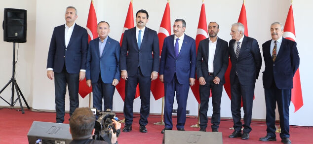 AK Parti ve DEM Partililer, Şanlıurfa'da Şenyaşar ailesi ve Yıldız ailesinin barış yemeğinde bir araya geldi AK Parti ve DEM Partililer, Şanlıurfa'da Şenyaşar ailesi ve Yıldız ailesinin barış yemeğinde bir araya geldi - 4. Resim