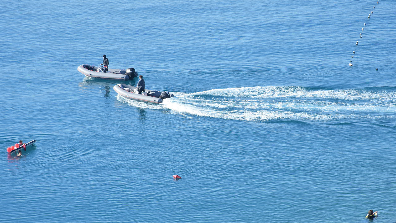 Antalya'da yaz aylarını aratmayan hava sıcaklığı herkesi denize sürükledi - 2. Resim