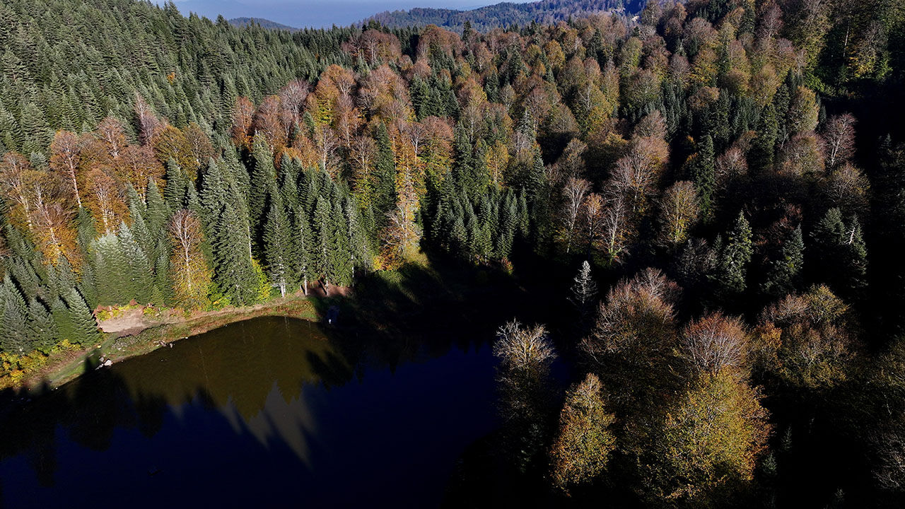 Arşivlik kareler | Torkul Göleti rengarenk manzarasıyla kampçıların gözdesi oldu - 9. Resim