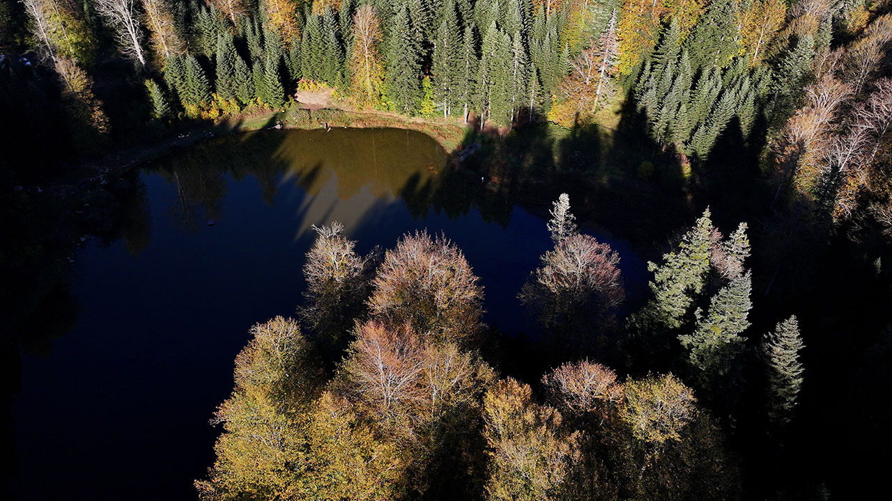 Arşivlik kareler | Torkul Göleti rengarenk manzarasıyla kampçıların gözdesi oldu - 7. Resim