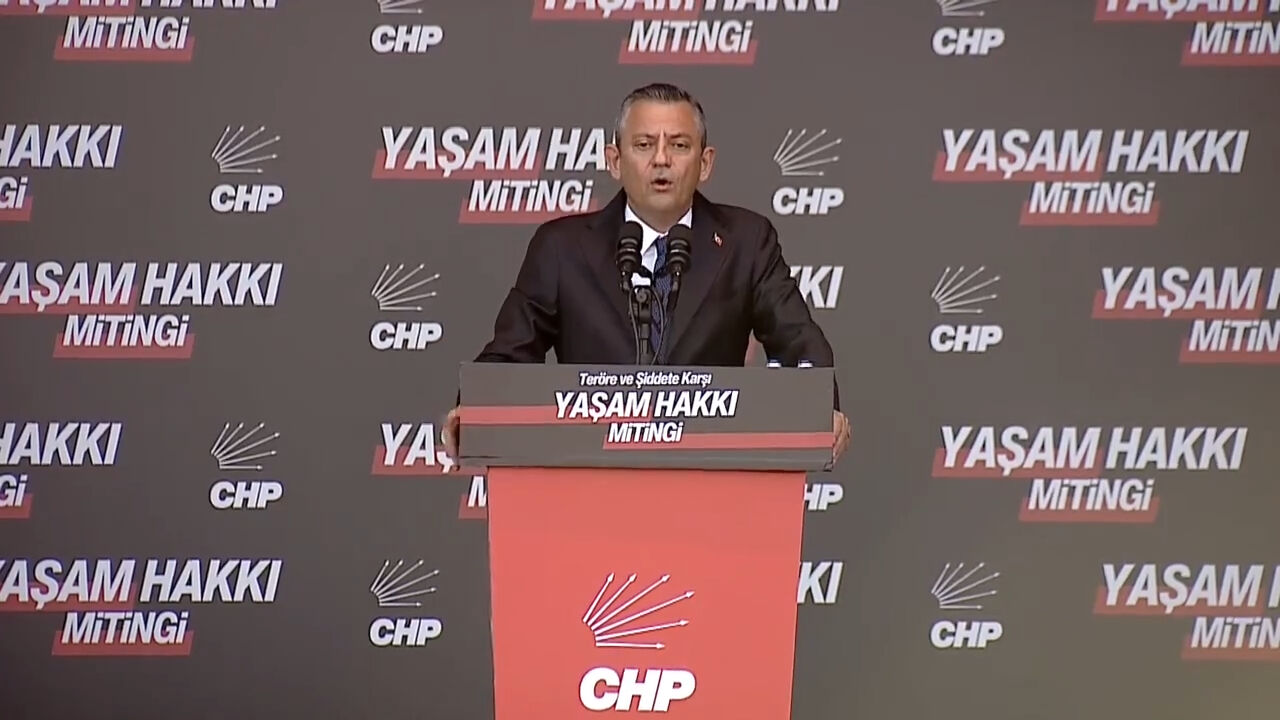 CHP'den Beşiktaş'ta teröre karşı birlik mitingi! Özgür Özel: Türkiye teröre teslim olmayacak - 2. Resim