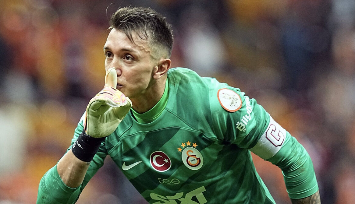 Derbide gözler kalecilerde! Galatasaray'da Muslera, Beşiktaş'ta belirsizlik var - 1. Resim