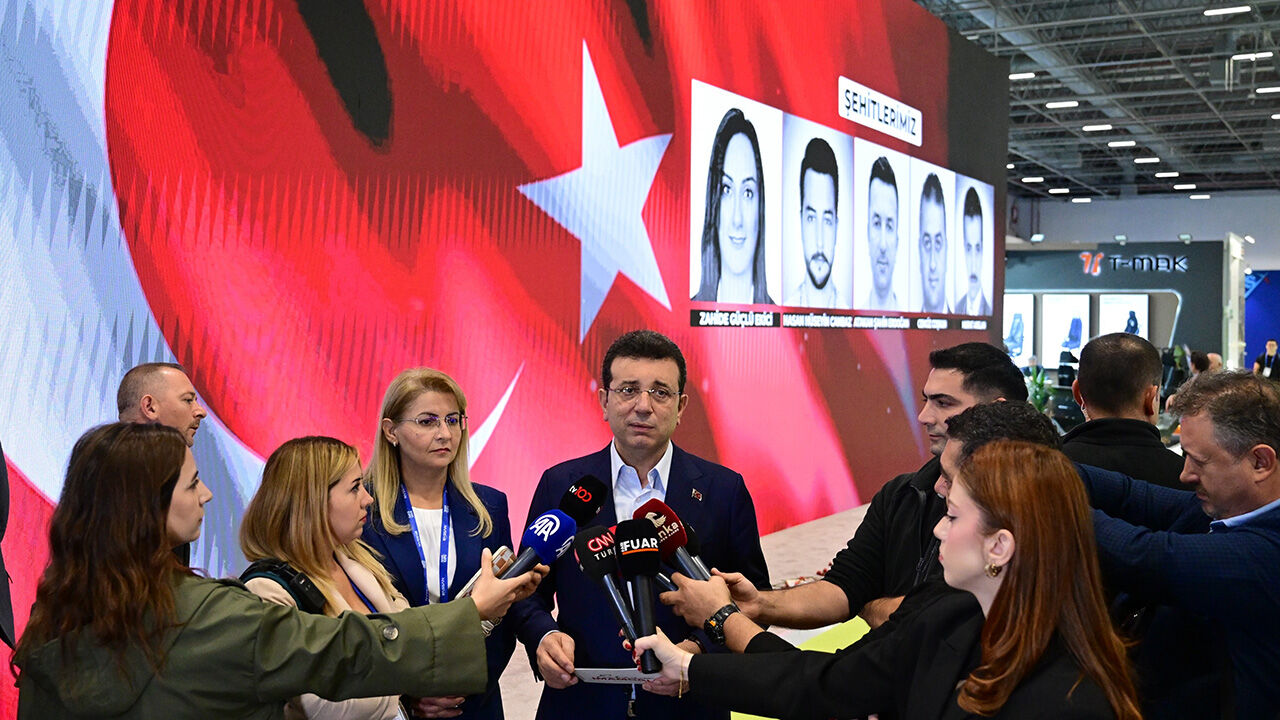 İmamoğlu ile bir vatandaş arasında gergin anlar! "Sen bayağı çirkinsin" - 4. Resim