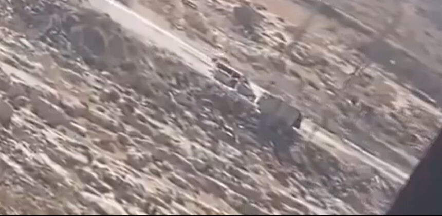 İsrail askerlerine bir araçla ezme girişimi daha! Filistinli sürücüye mermi yağmuru - 1. Resim