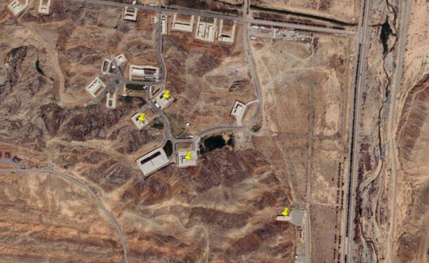 İsrail'in vurduğu İran Nevatim Hava Üssü'nün uydu görüntüleri ortaya çıktı - 2. Resim