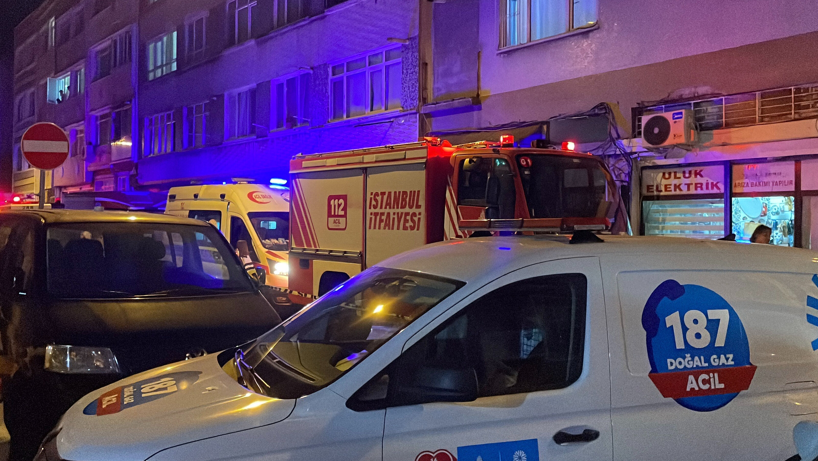 İstanbul'da yangın paniği! Fatih'te bir binanın bodrum katı cayır cayır yandı - 2. Resim