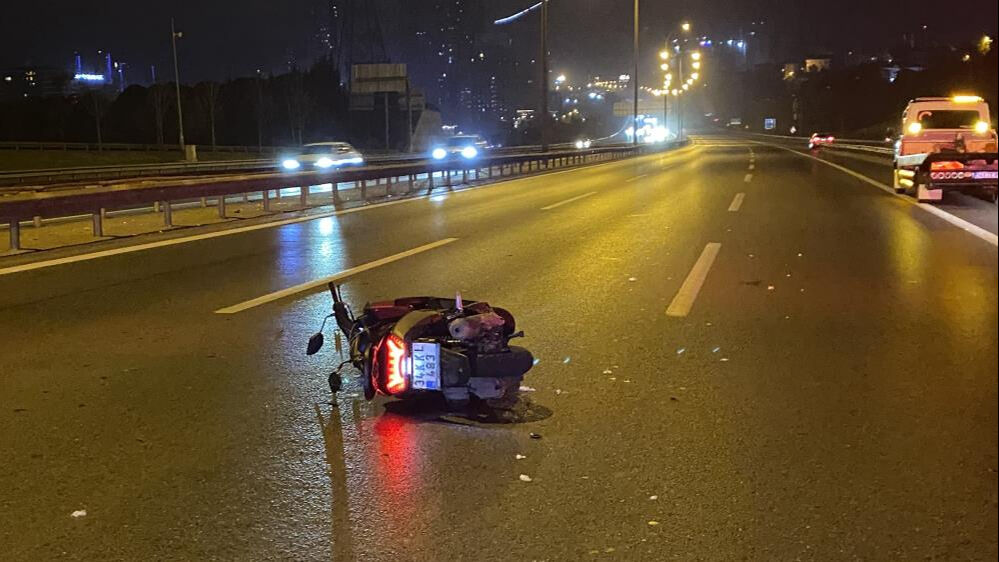 Kağıthane'de motosiklet devrildi, 2 kişi hayatını kaybetti - 2. Resim