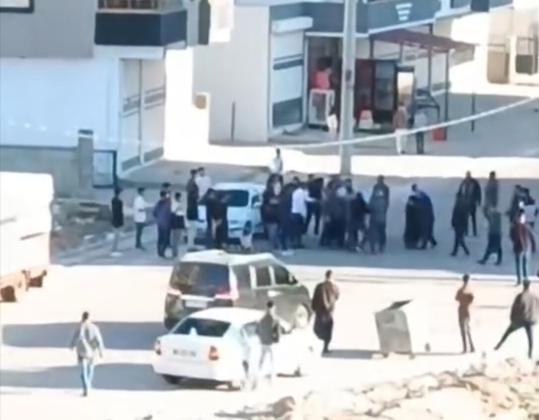 Komşular arası dehşet veren kavga! 11 kişi yaralandı - 1. Resim