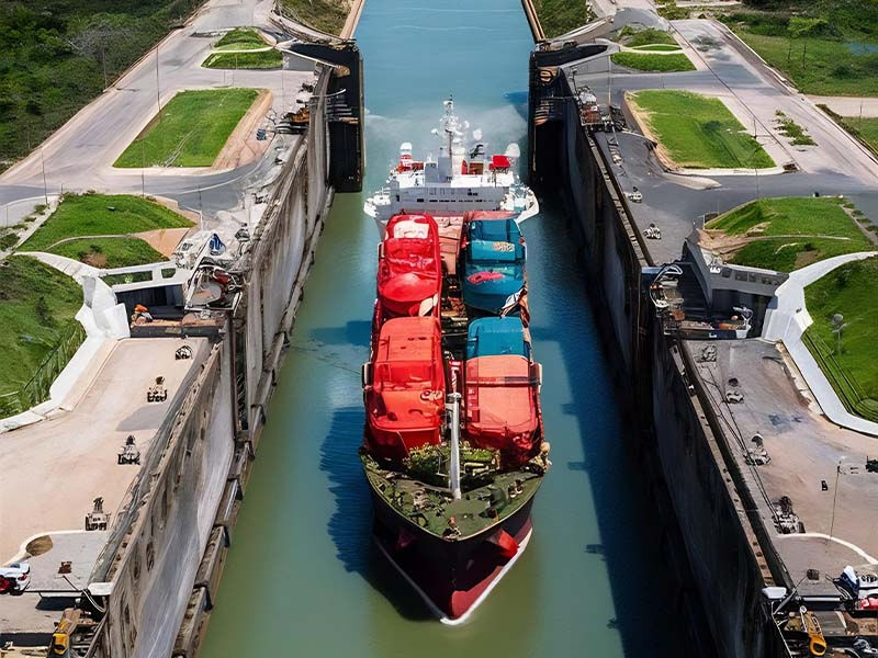 Panama Kanalı iki okyanusu birleştiren mühendislik harikası! - 4. Resim
