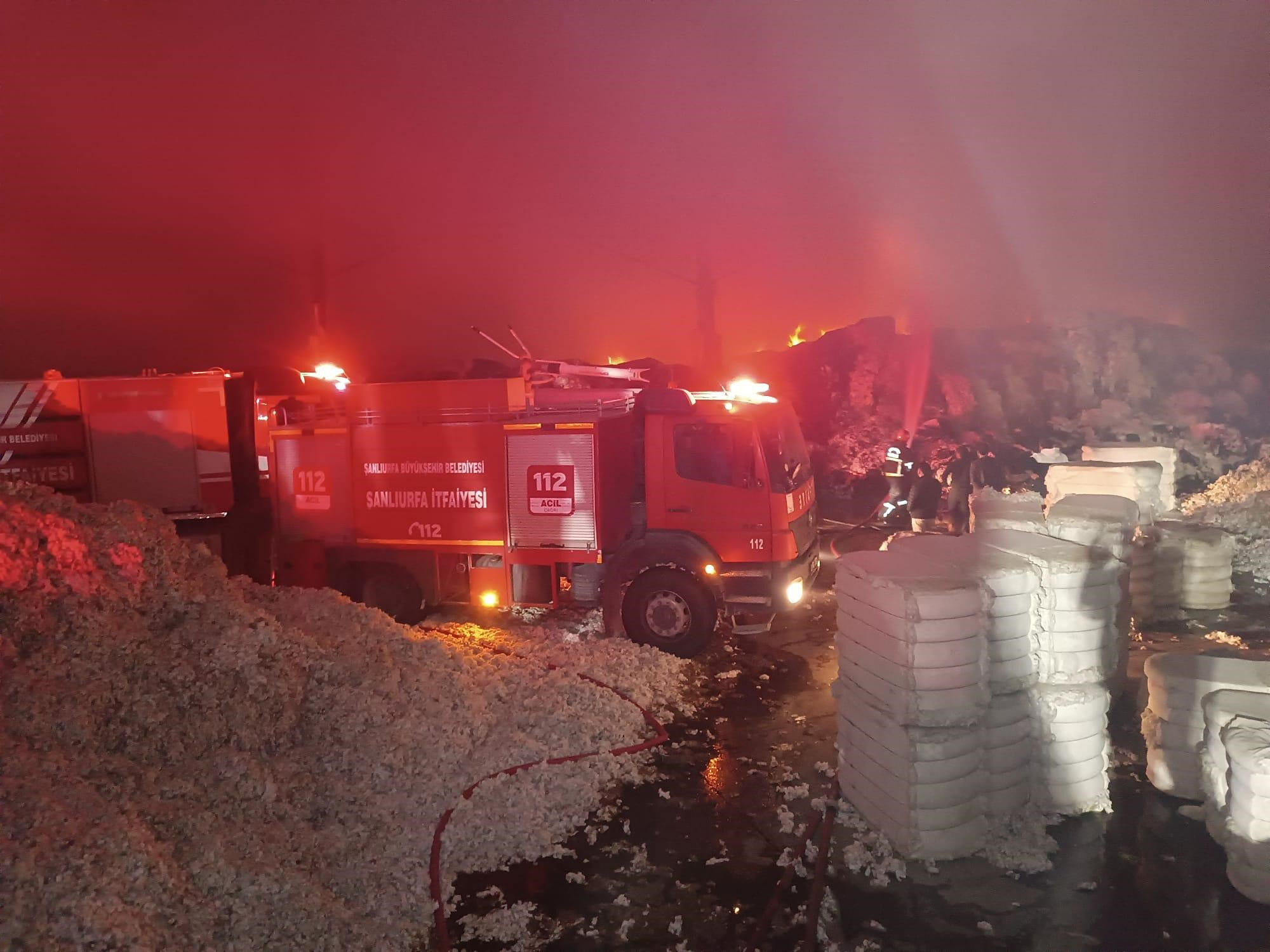 Şanlıurfa'da tekstil fabrikasını alevler sardı! Tonlarca pamuk kül oldu - 2. Resim