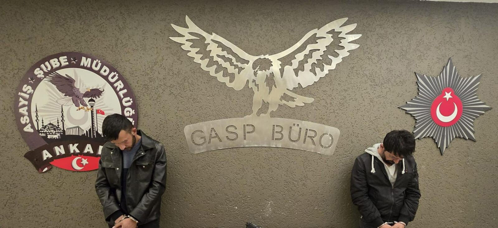 Silah tutukluk yaptı, kuyumcu ölümden döndü! Ankara'da kan donduran görüntüler - 2. Resim