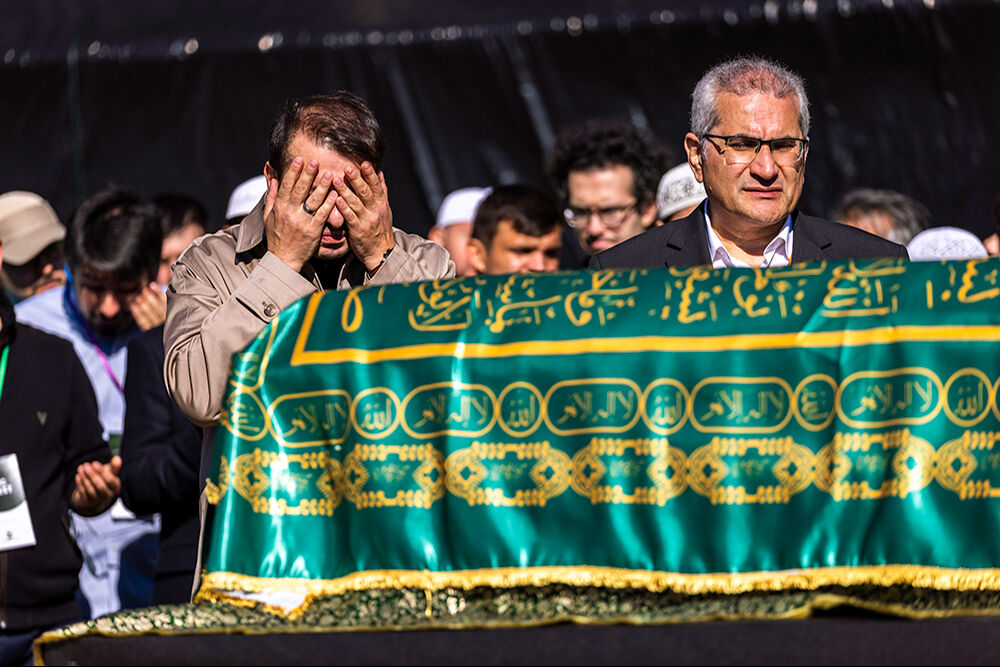 Terörist başı Fetullah Gülen'in ölüsünün başında bekledi! Kimliği merak konuydu belli oldu - 2. Resim