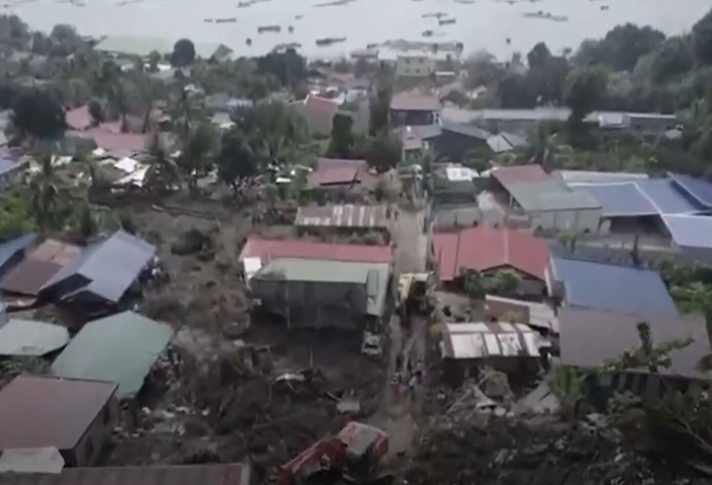 Trami Tropik Fırtınas Filipinler'e ölüm getirdi! Kent sular altında kaldı - 2. Resim