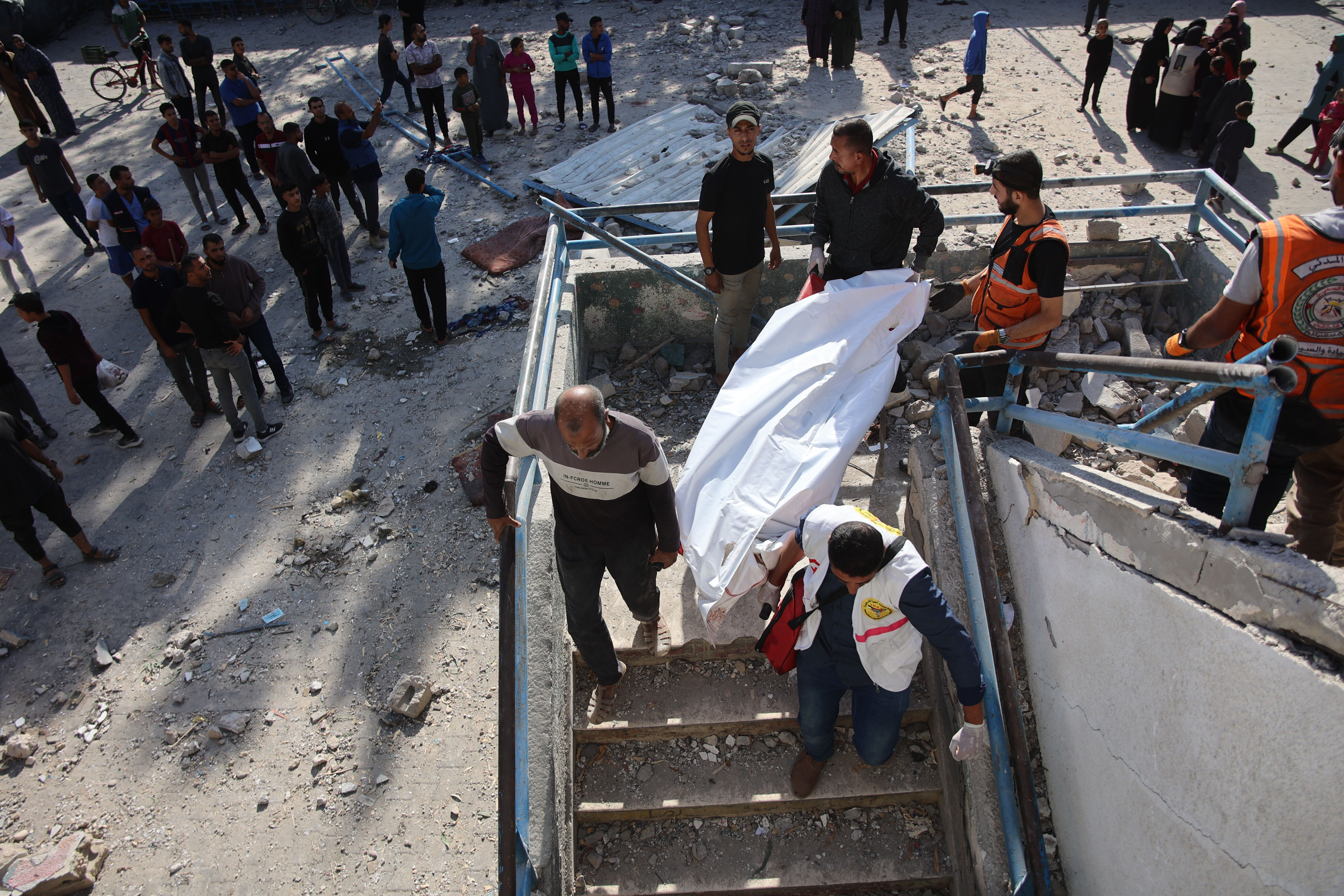 Yine sivillerin sığındığı BM okuluna saldırdı! 3’ü gazeteci 9 kişi hayatını kaybetti Yine sivillerin sığındığı BM okuluna saldırdı! 3’ü gazeteci 9 kişi hayatını kaybetti - 4. Resim