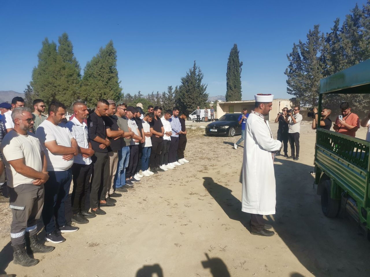 Cenaze töreninde acı dolu görüntüler! KKTC'deki bebek skandalında 5 hemşire tutuklandı - 2. Resim