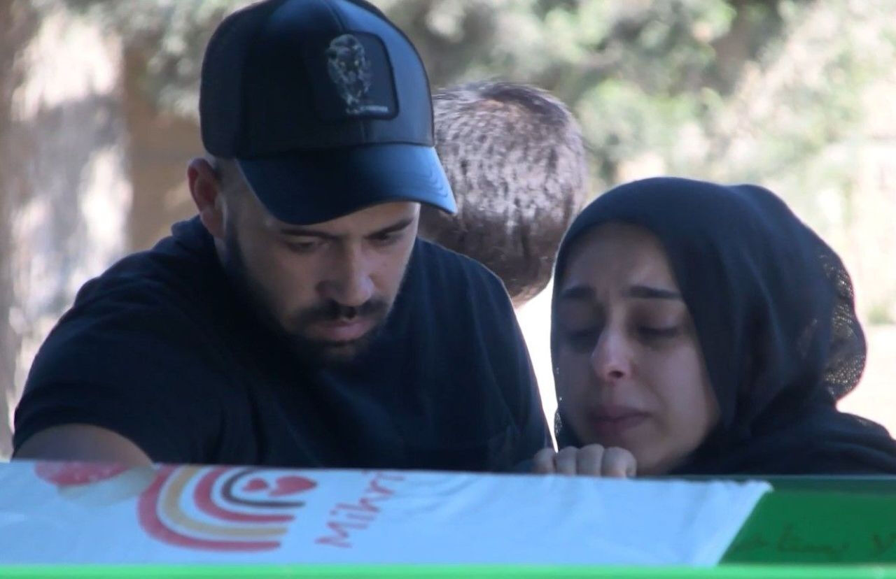 Cenaze töreninde acı dolu görüntüler! KKTC'deki bebek skandalında 5 hemşire tutuklandı - 3. Resim